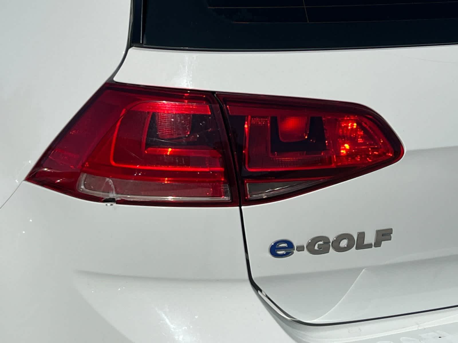 Thumbnail: 2016 Volkswagen e-Golf - 26