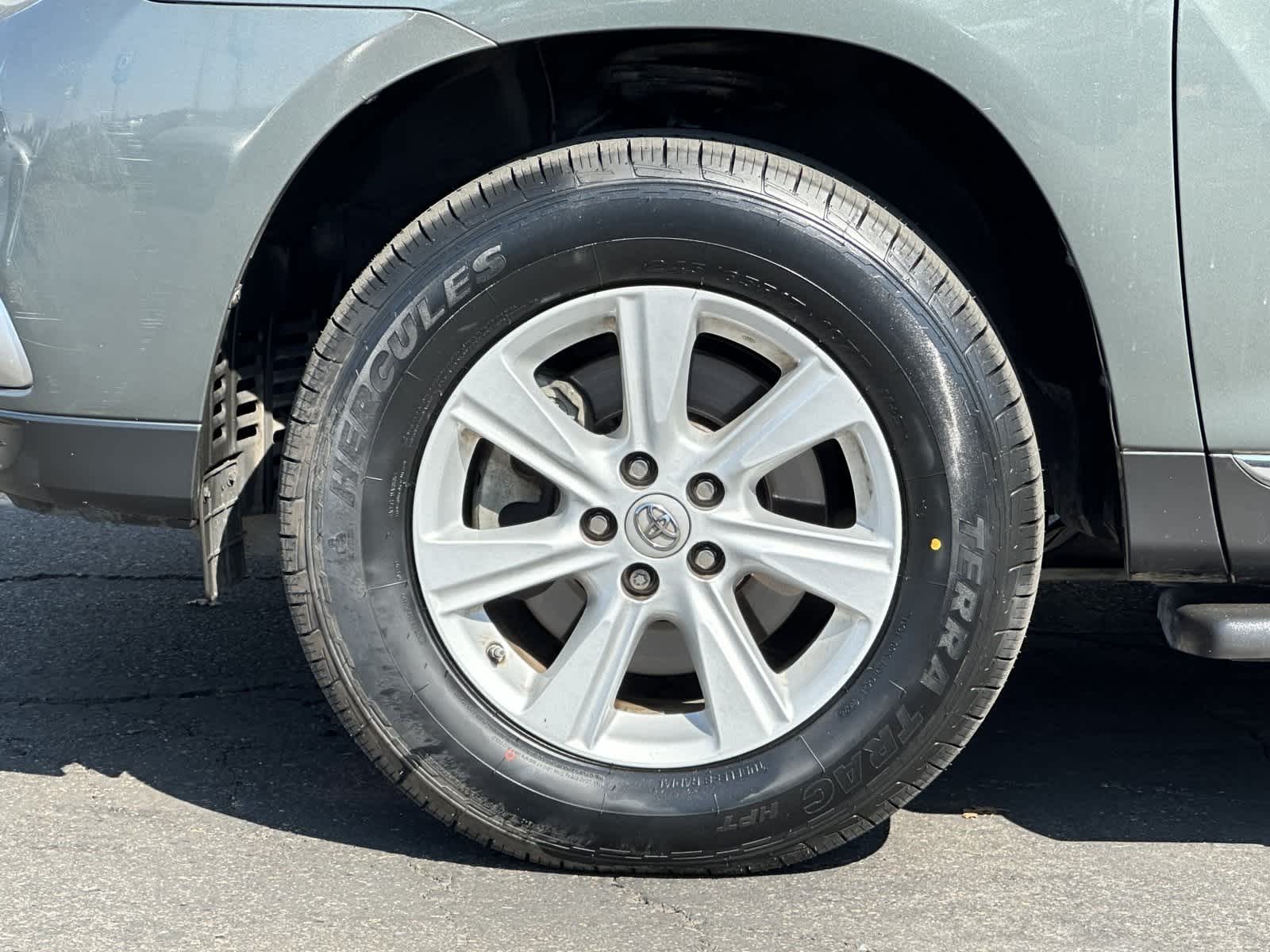 Thumbnail: 2013 Toyota Highlander - 25