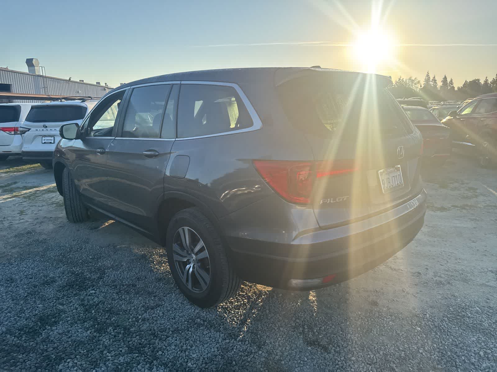 Thumbnail: 2017 Honda Pilot - 7