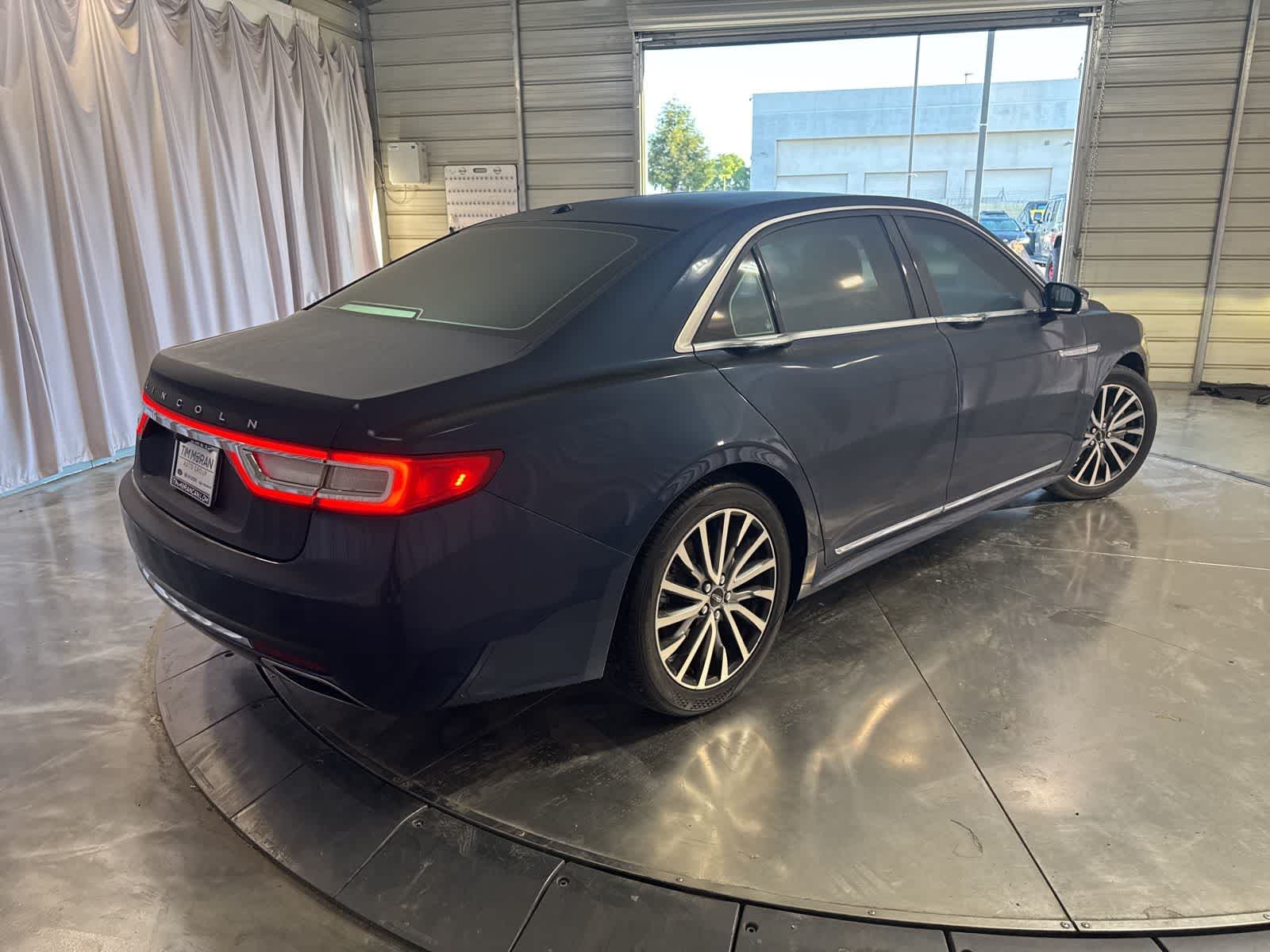 2017 Lincoln Continental Select photo 4