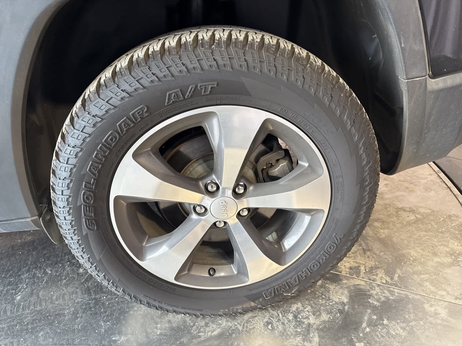 Thumbnail: 2019 Jeep Cherokee - 9