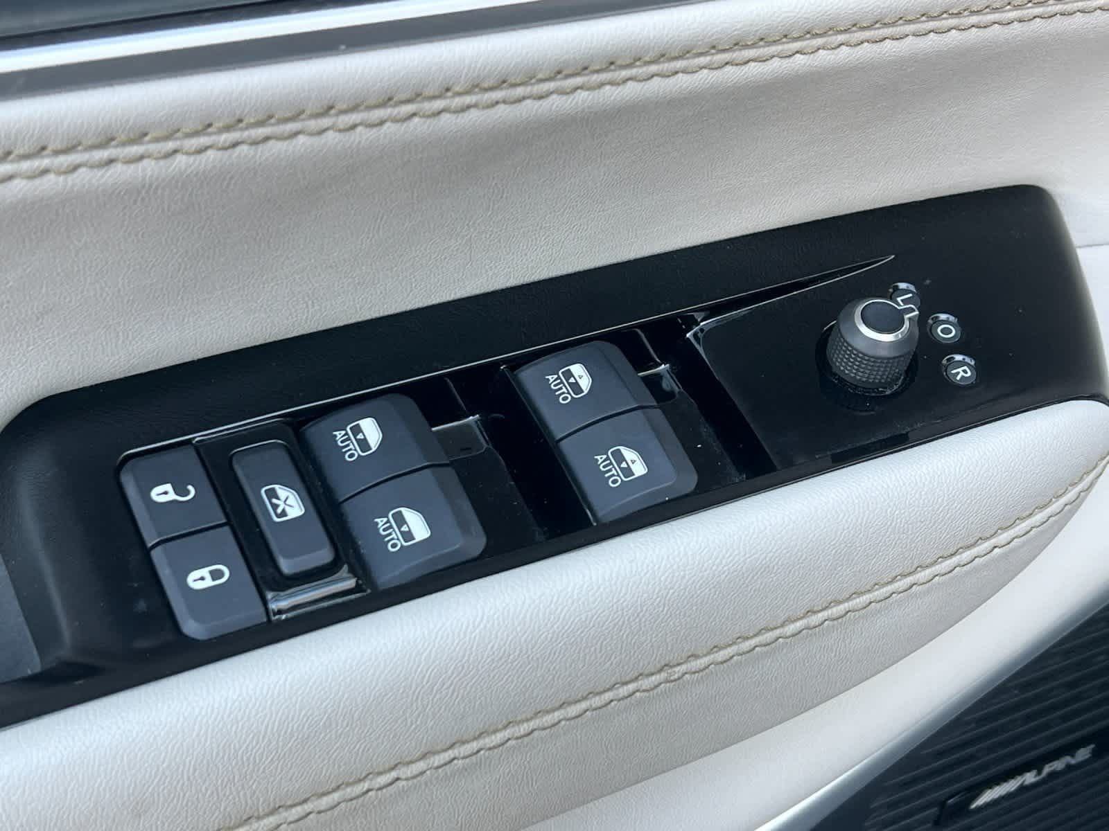 Thumbnail: 2024 Jeep Wagoneer - 14