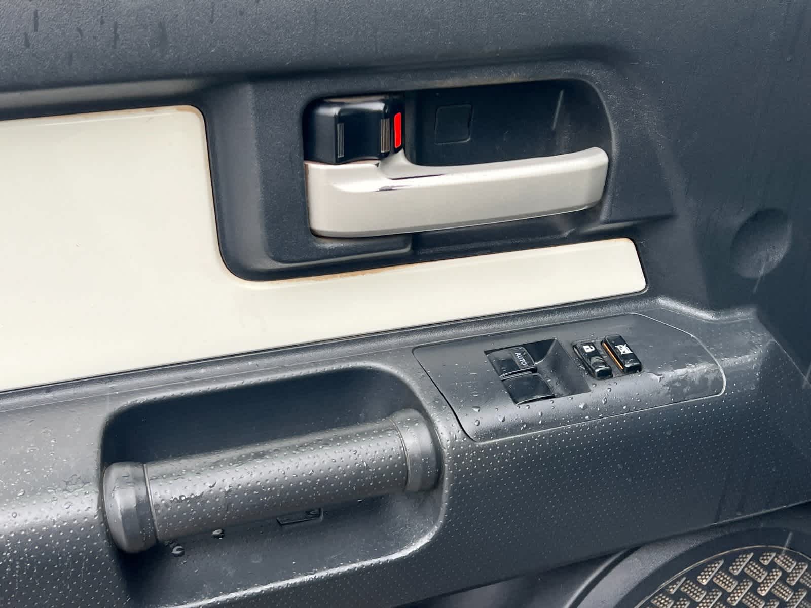 Thumbnail: 2013 Toyota FJ Cruiser - 12