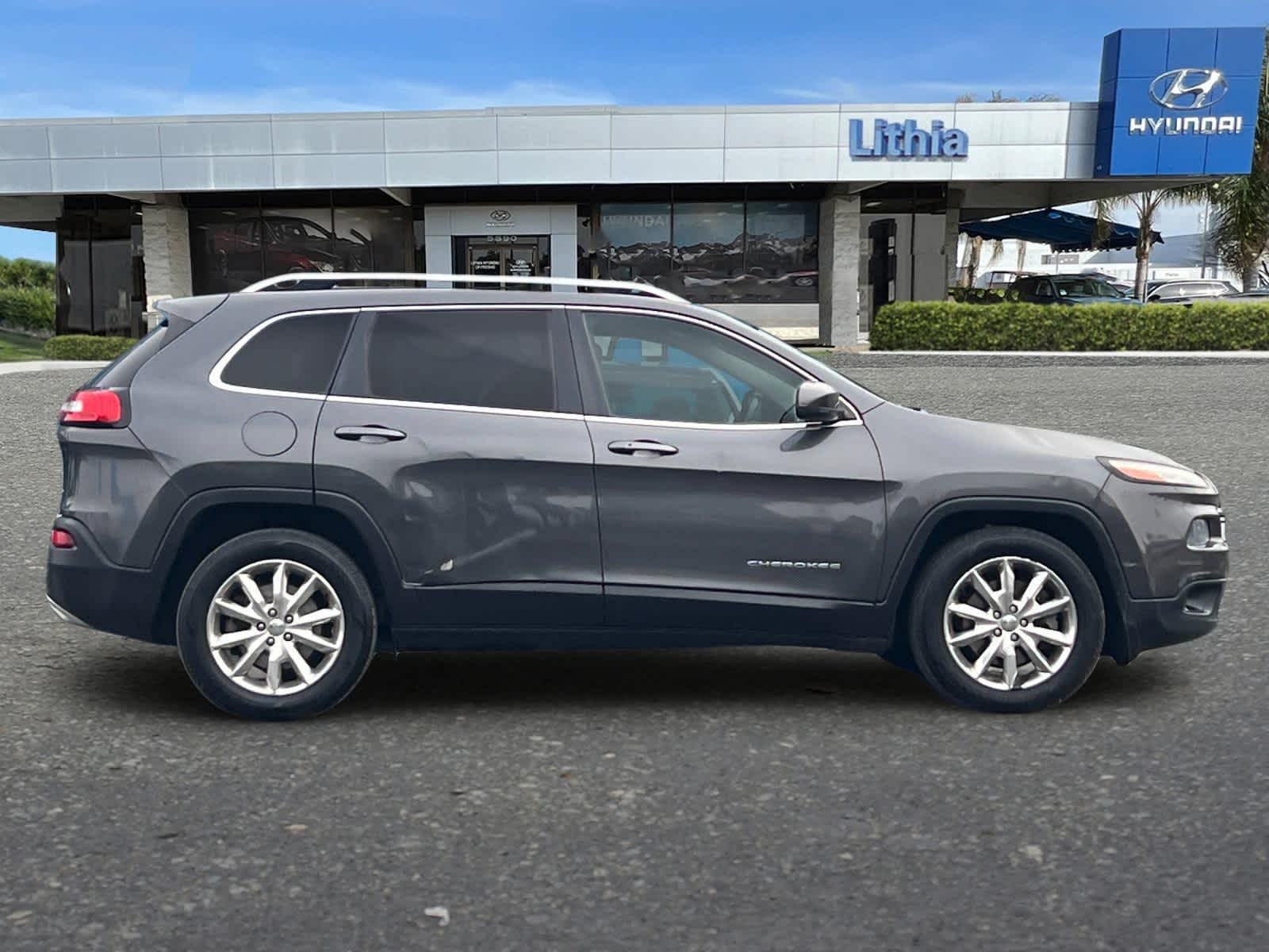 Thumbnail: 2015 Jeep Cherokee - 8