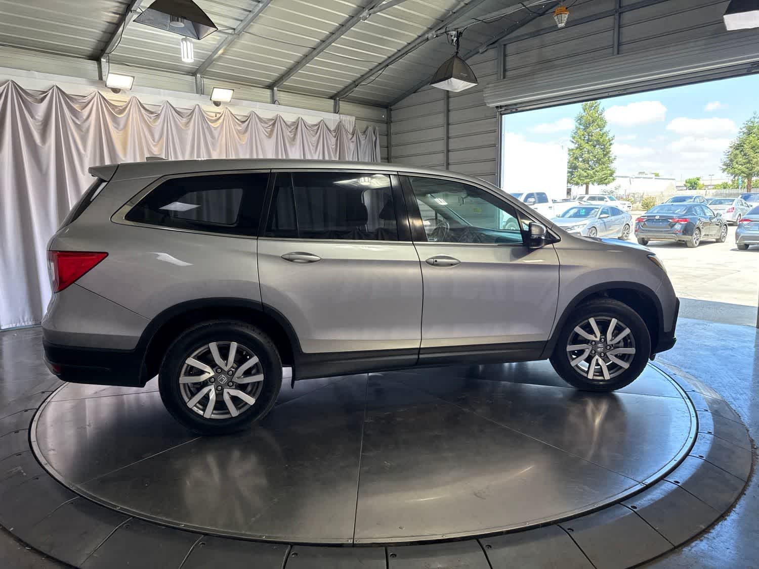 2020 Honda Pilot EX FWD photo 3