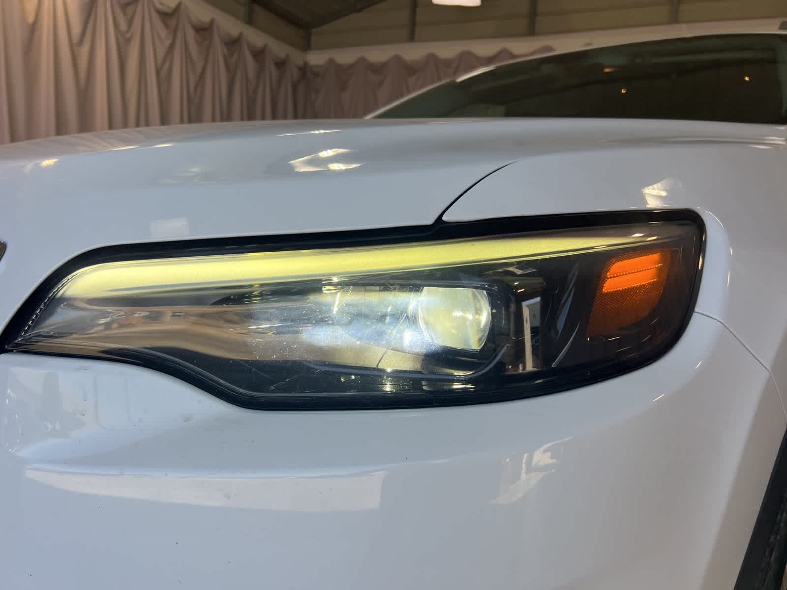 Thumbnail: 2019 Jeep Cherokee - 27