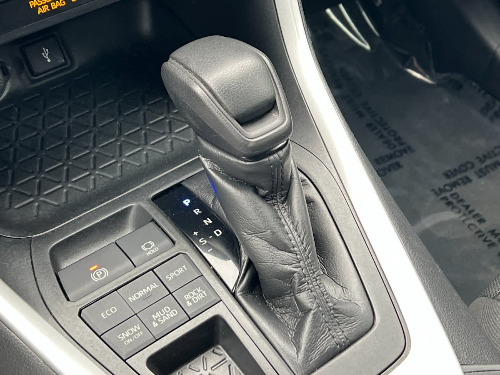 Thumbnail: 2020 Toyota RAV4 - 21