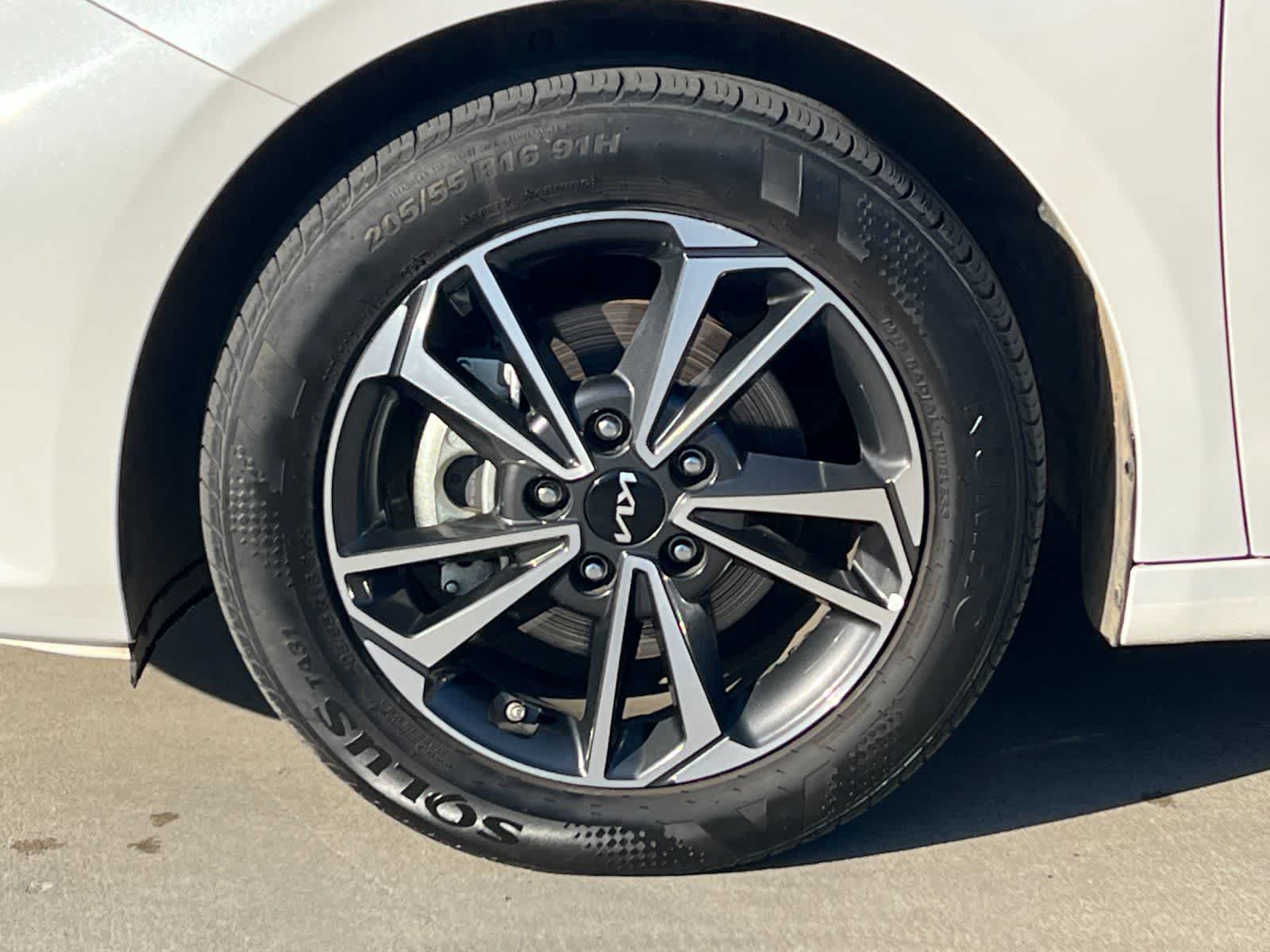 Thumbnail: 2024 Kia Forte - 24