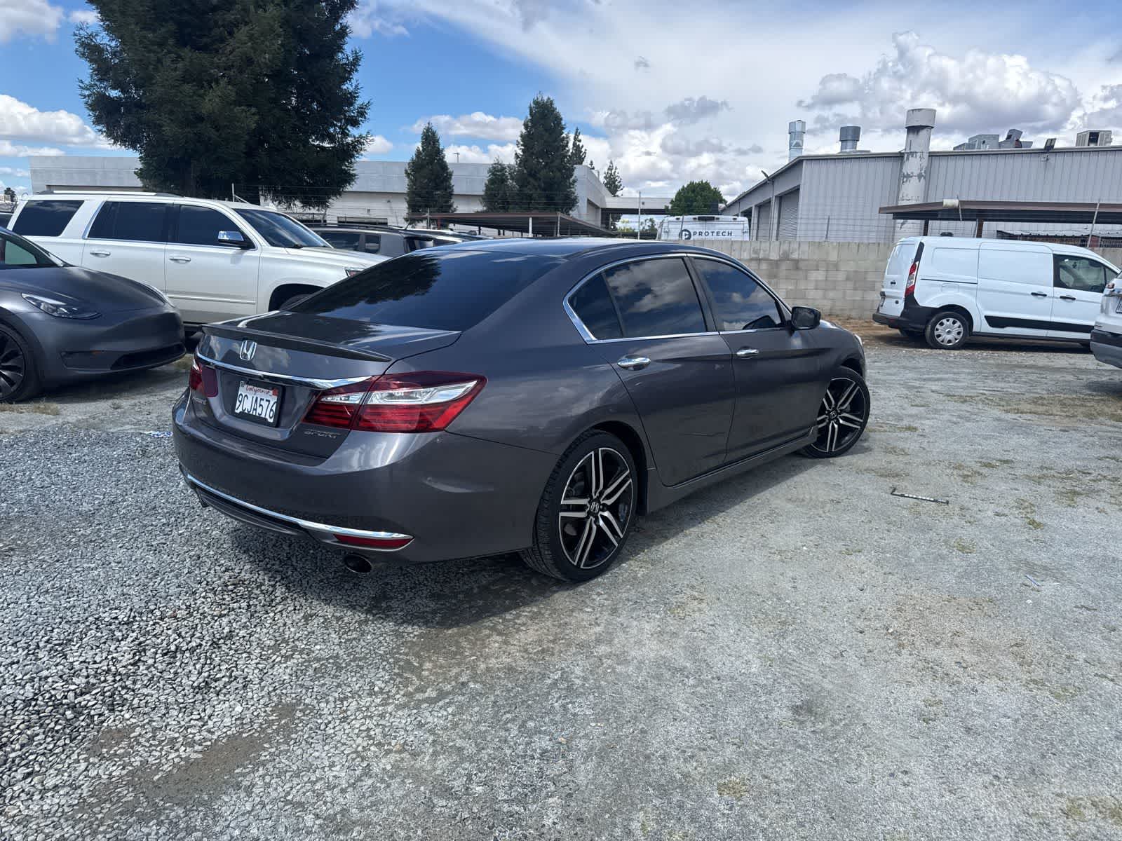 2017 Honda Accord Sport photo 4