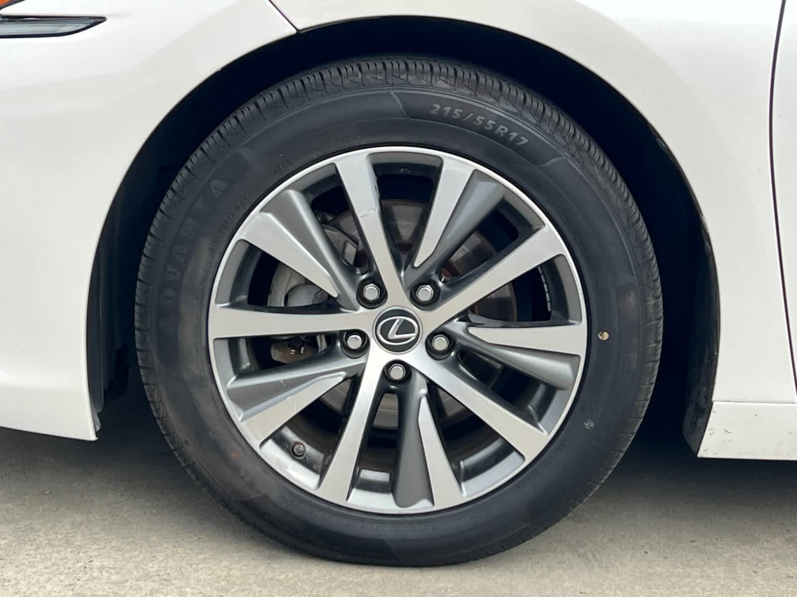 Thumbnail: 2019 Lexus ES - 26