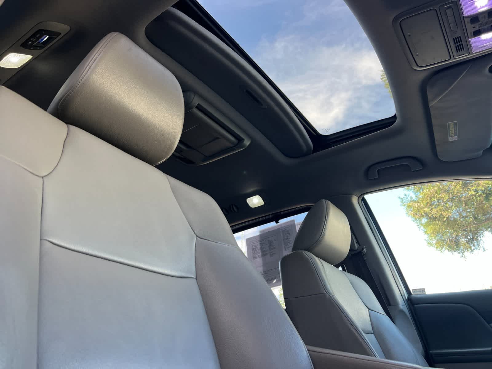 Thumbnail: 2012 Honda Odyssey - 20