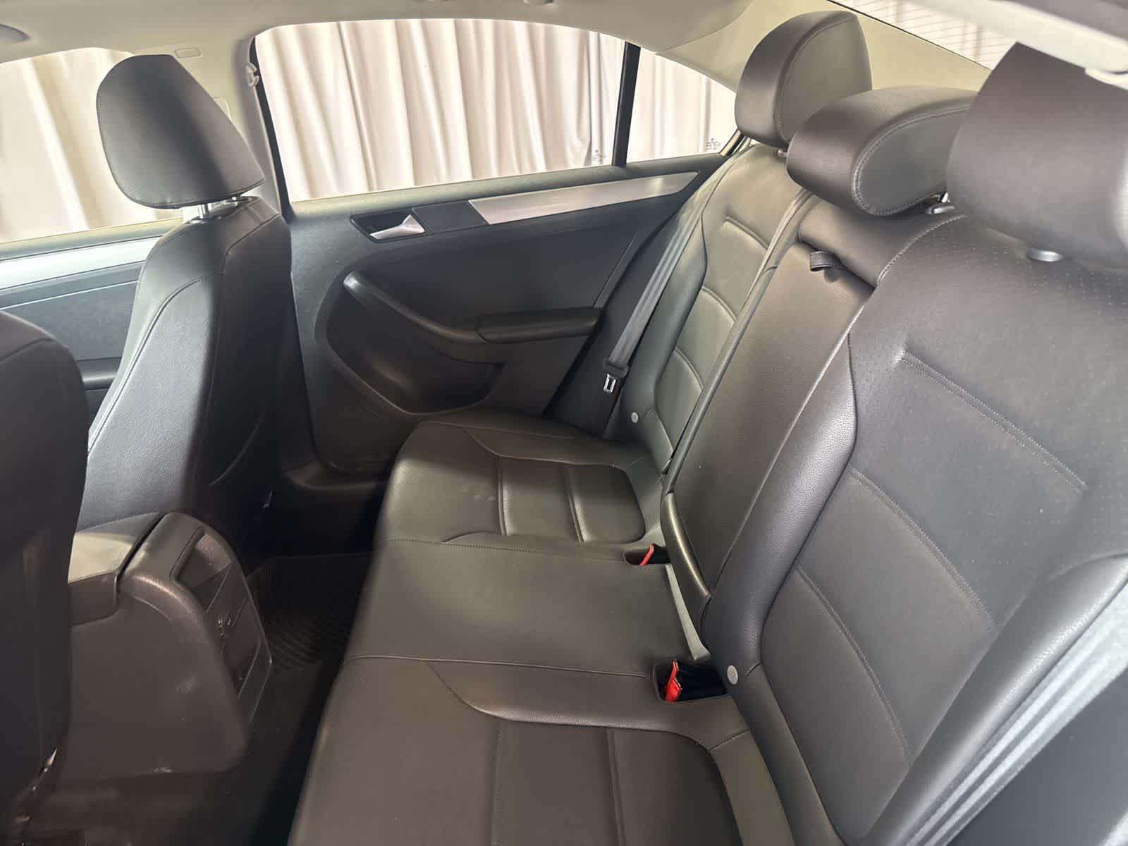 Thumbnail: 2017 Volkswagen Jetta - 17