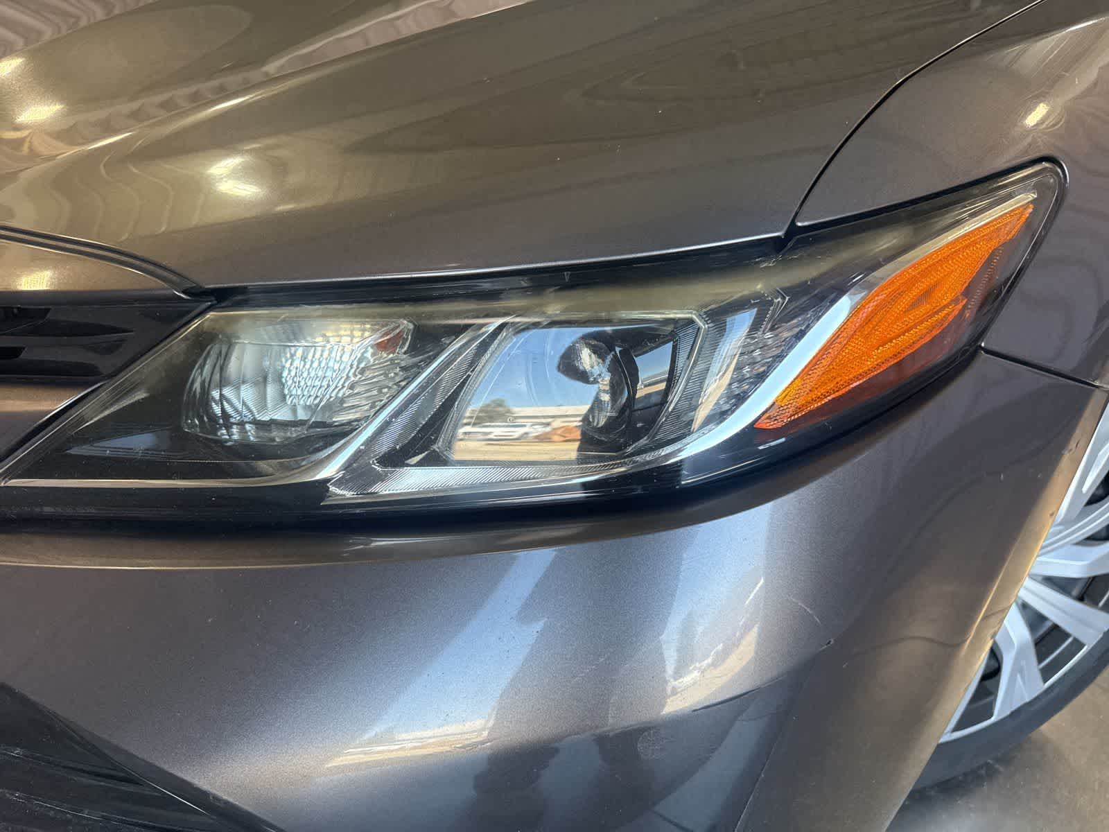 2018 Toyota Camry Hybrid LE photo 3