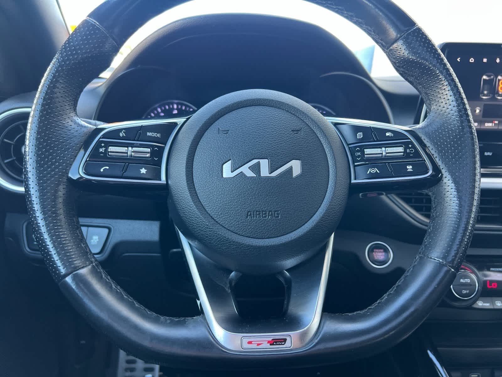 Thumbnail: 2022 Kia Forte - 24