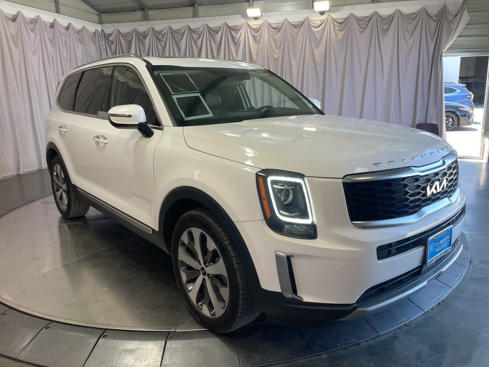 Thumbnail: 2022 Kia Telluride - 3