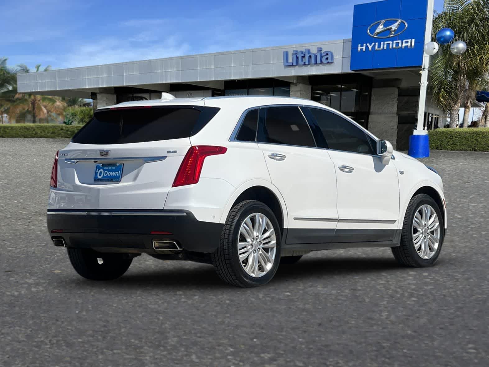 Thumbnail: 2017 Cadillac XT5 - 3