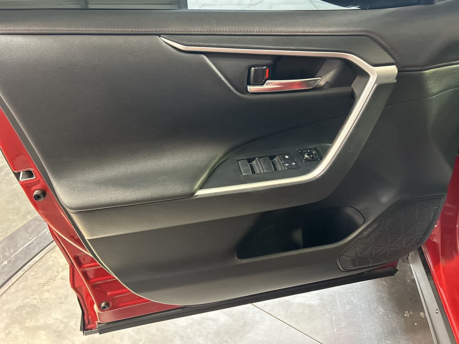 Thumbnail: 2021 Toyota RAV4 - 24