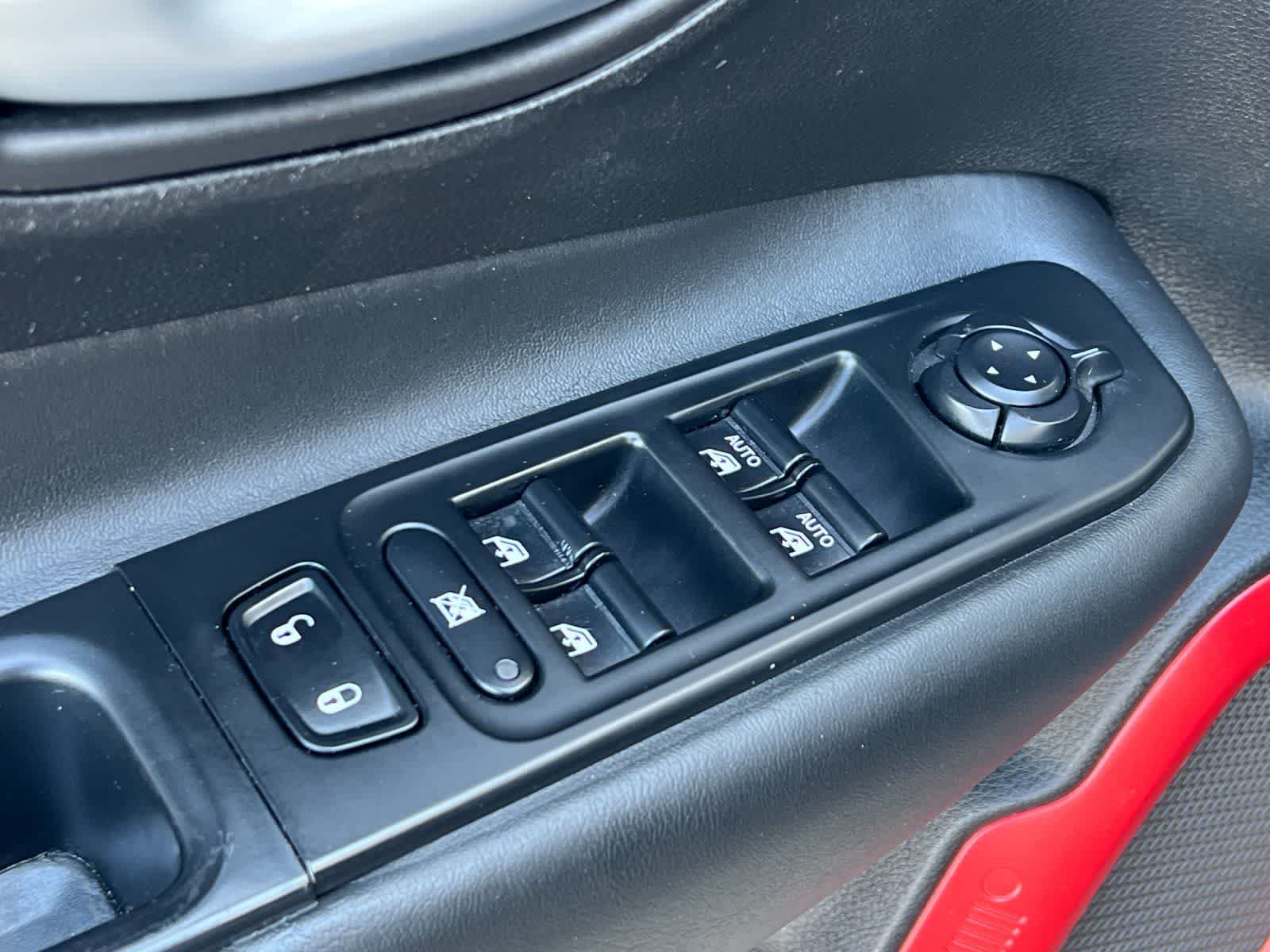 Thumbnail: 2016 Jeep Renegade - 14