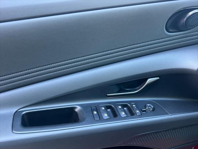 2025 Hyundai Elantra Sport 13