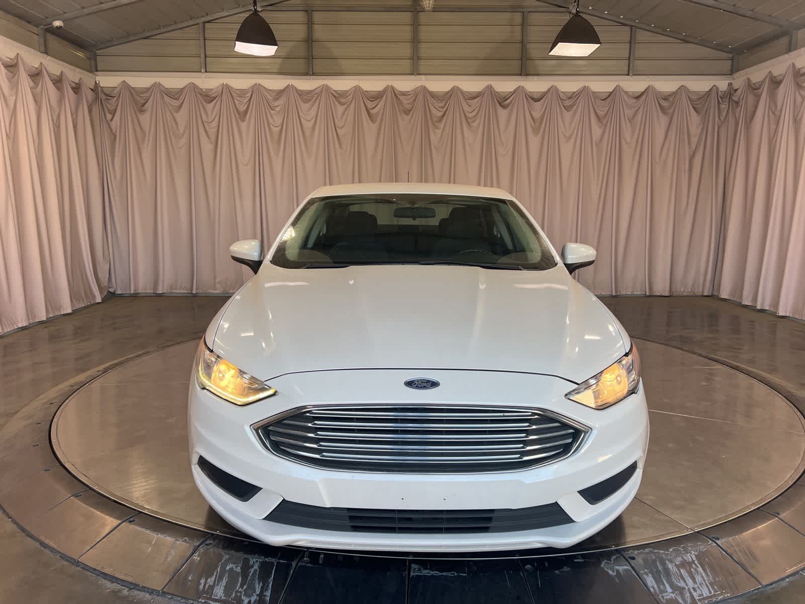 2018 Ford Fusion Hybrid SE photo 2
