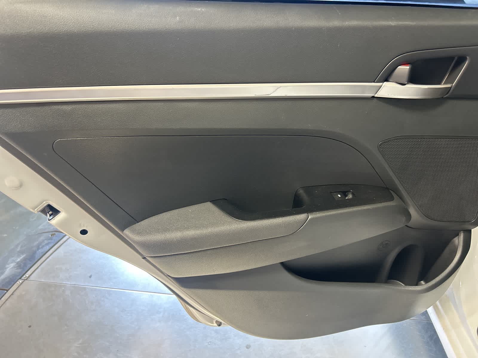 2020 Hyundai Elantra SE 17