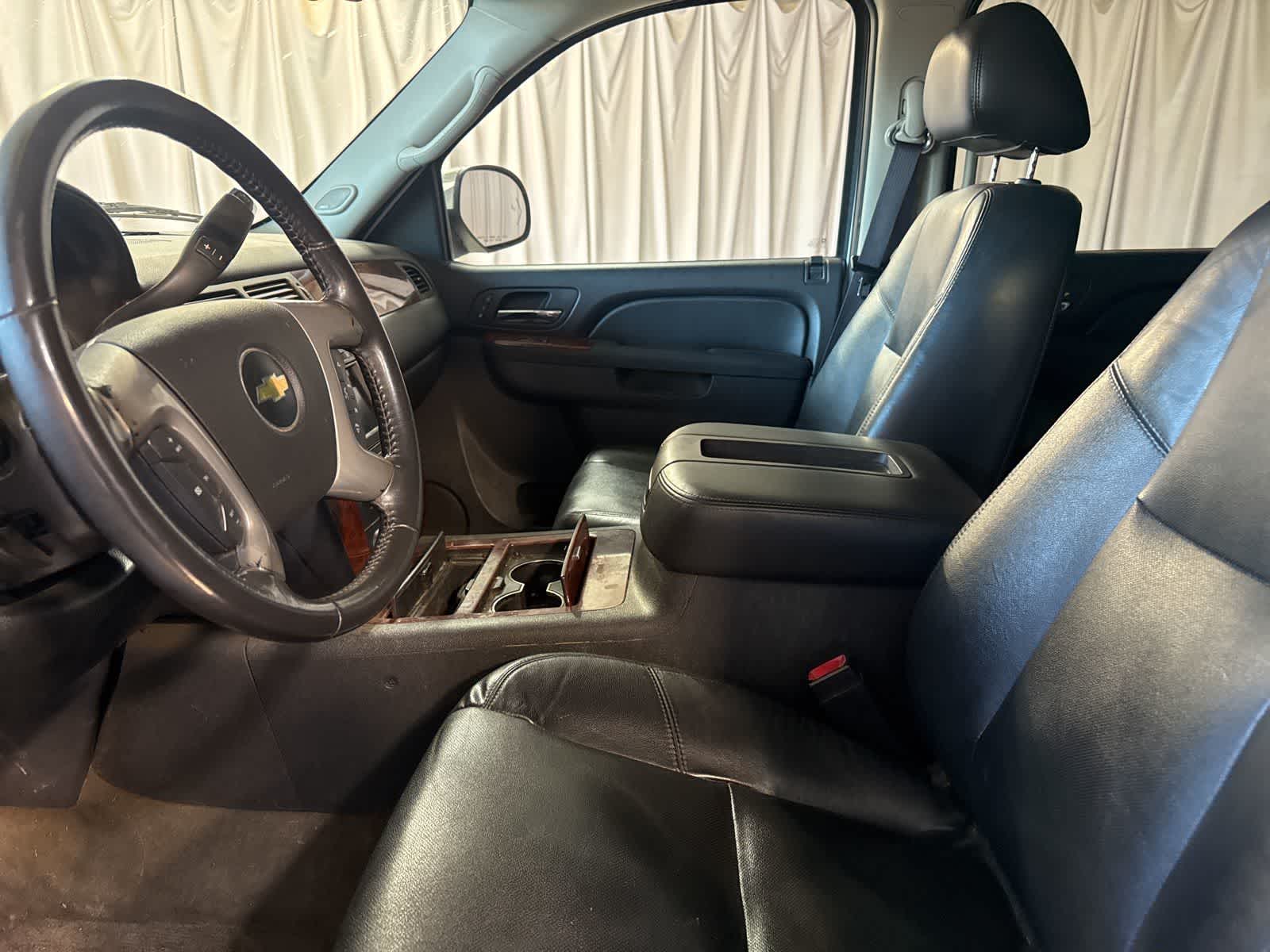 Thumbnail: 2010 Chevrolet Tahoe - 21