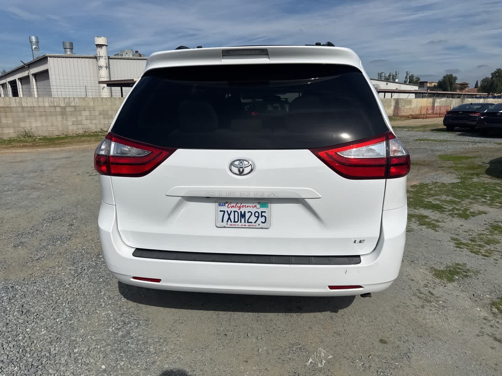 Thumbnail: 2017 Toyota Sienna - 5