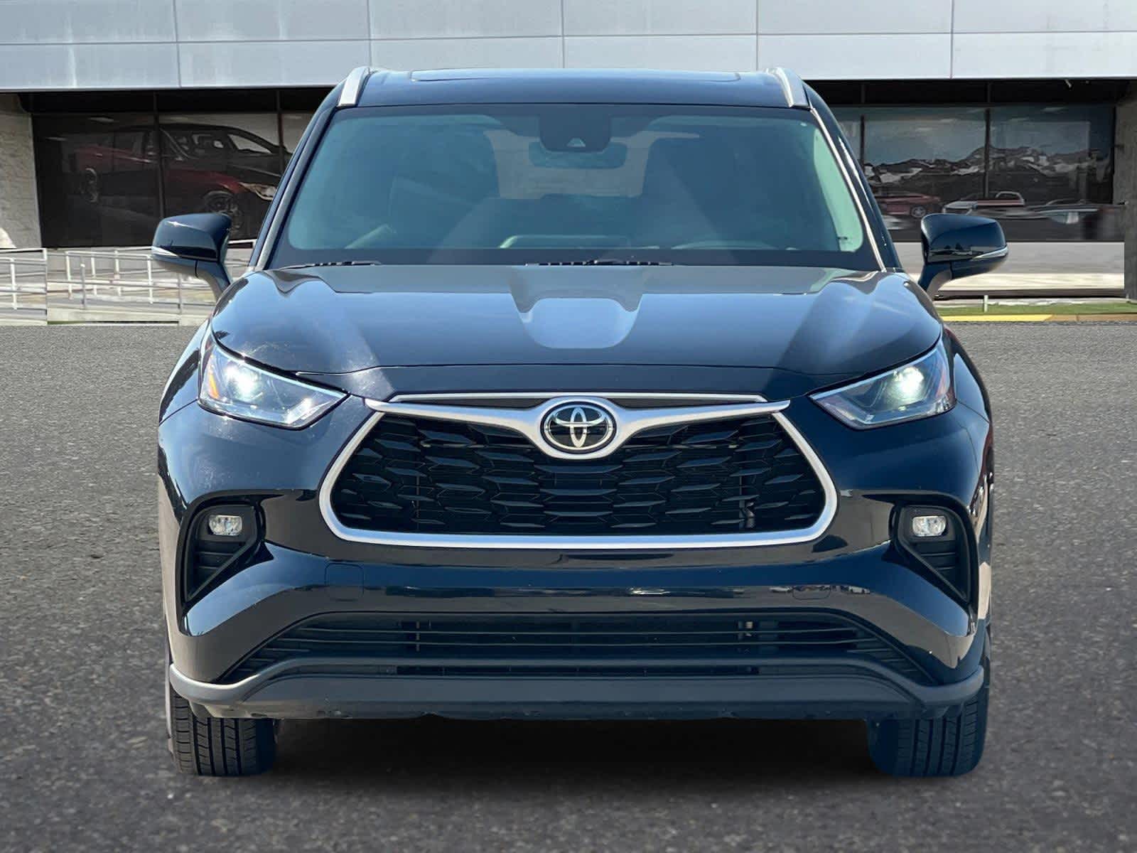 Thumbnail: 2022 Toyota Highlander - 10