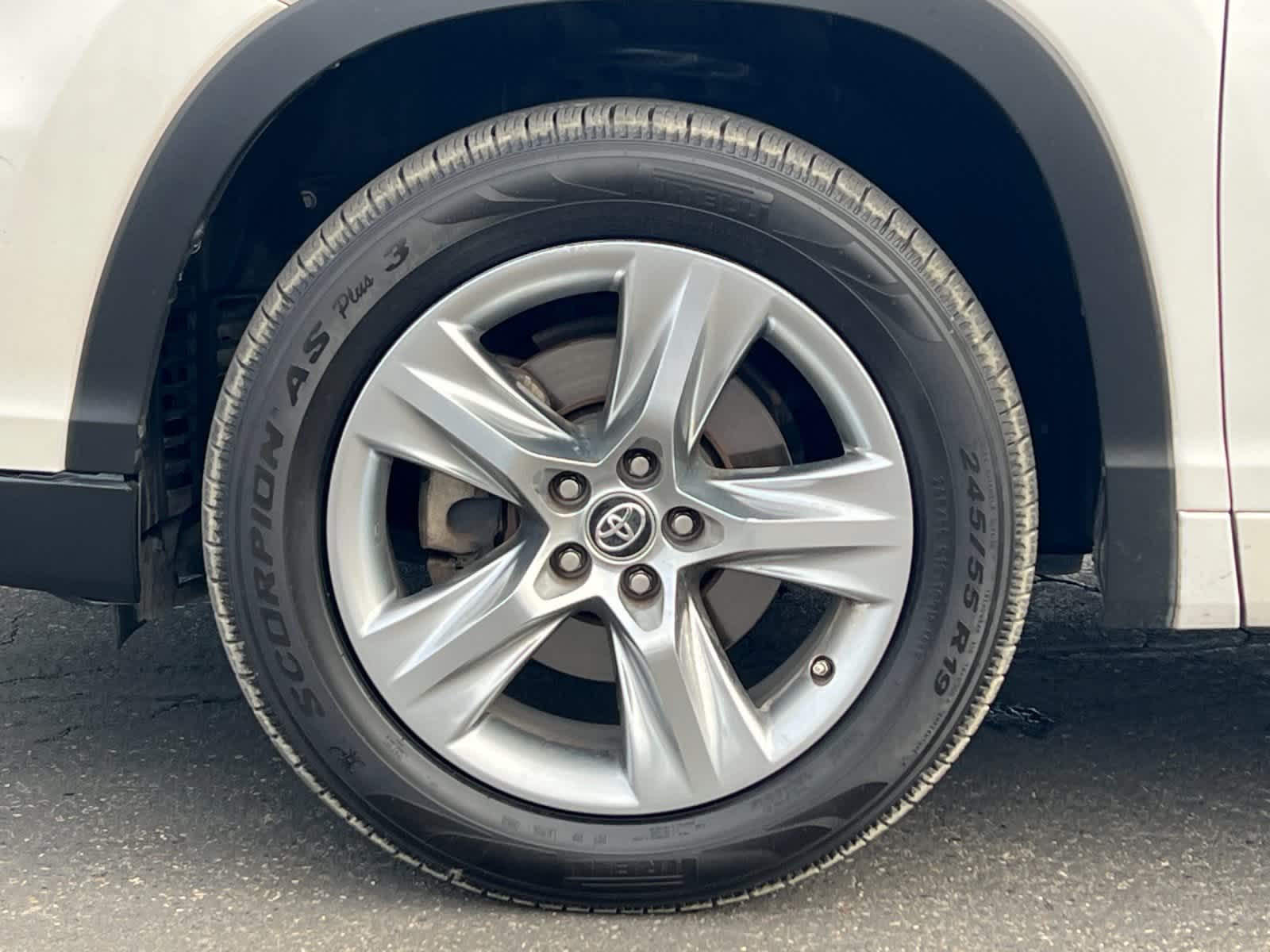 Thumbnail: 2016 Toyota Highlander - 27