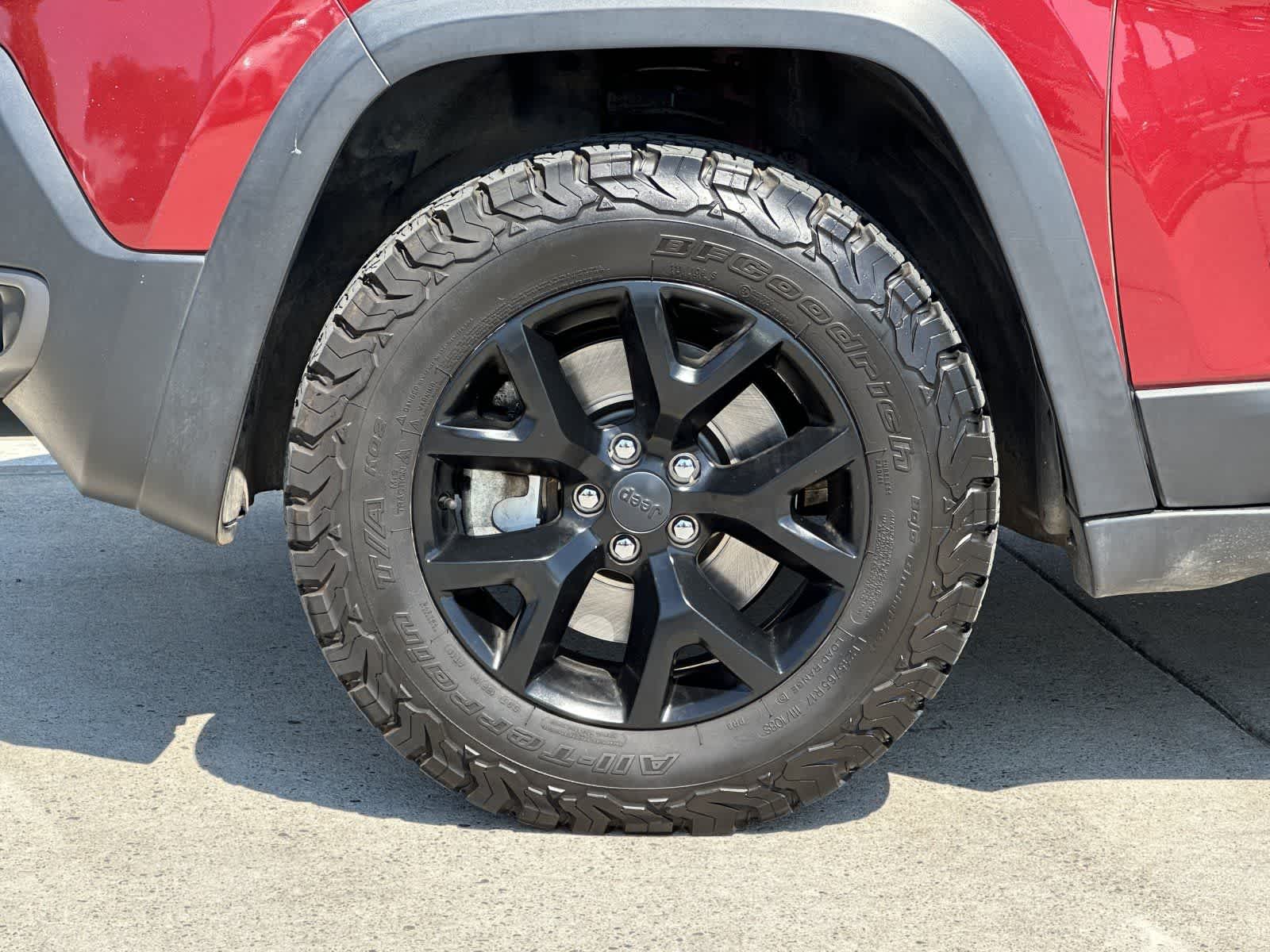 Thumbnail: 2017 Jeep Cherokee - 27