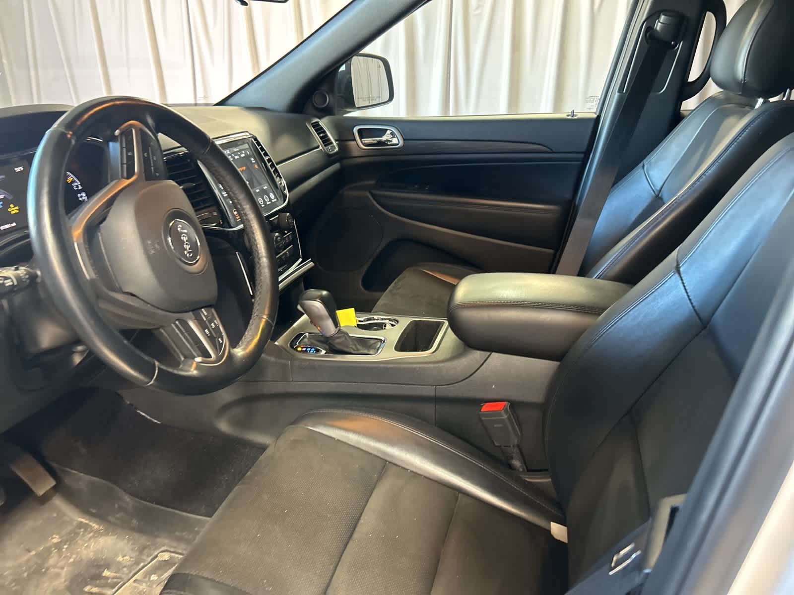 Thumbnail: 2021 Jeep Grand Cherokee - 25