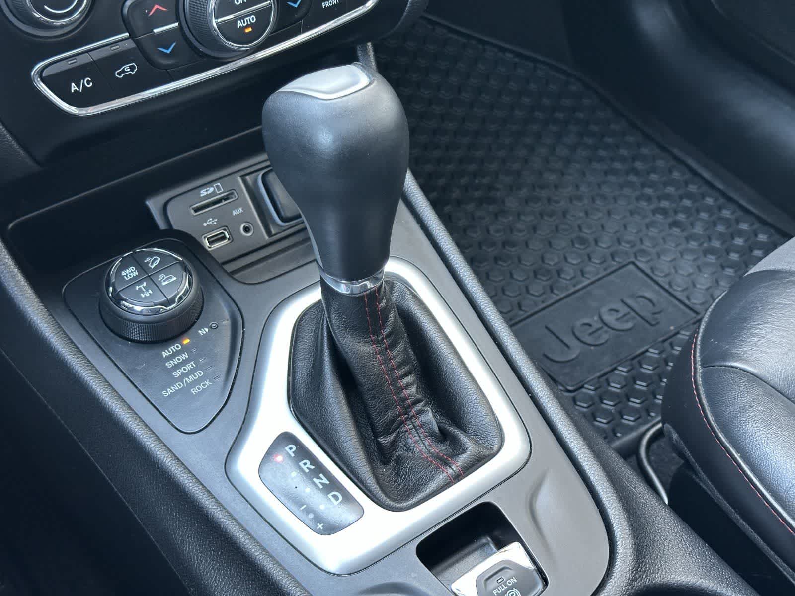 Thumbnail: 2017 Jeep Cherokee - 23