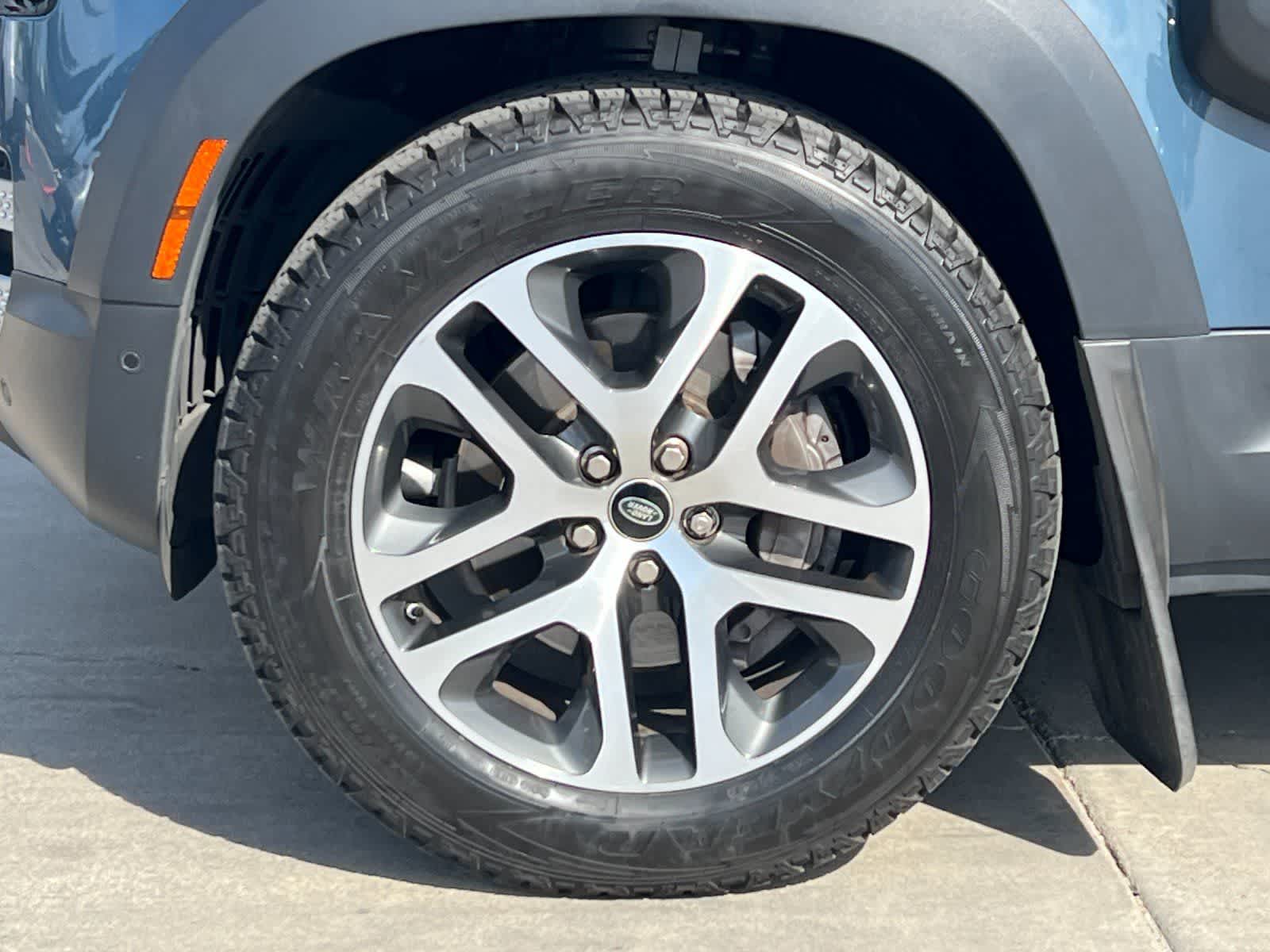 Thumbnail: 2020 Land Rover Defender - 29