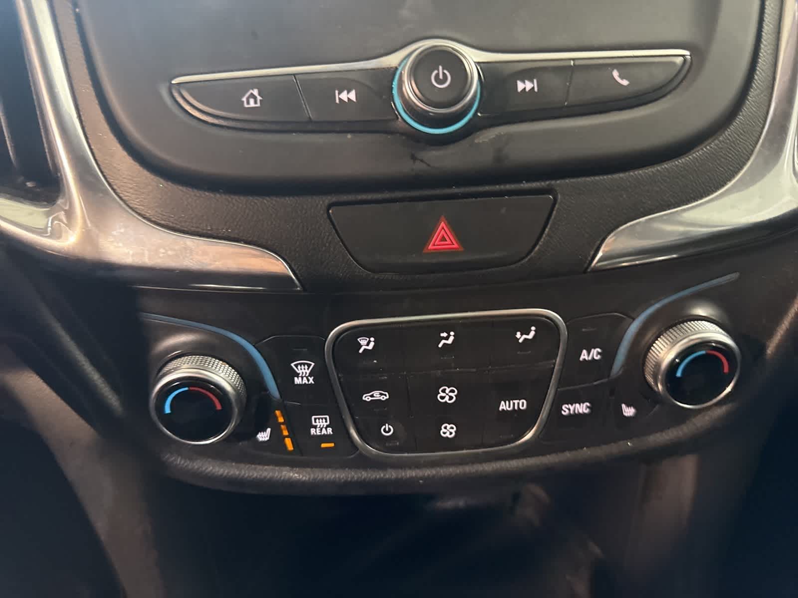 Thumbnail: 2020 Chevrolet Equinox - 24