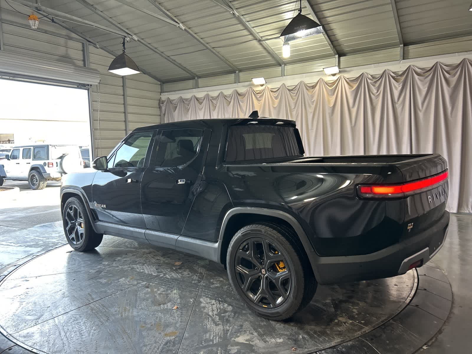 Thumbnail: 2022 Rivian R1T - 14