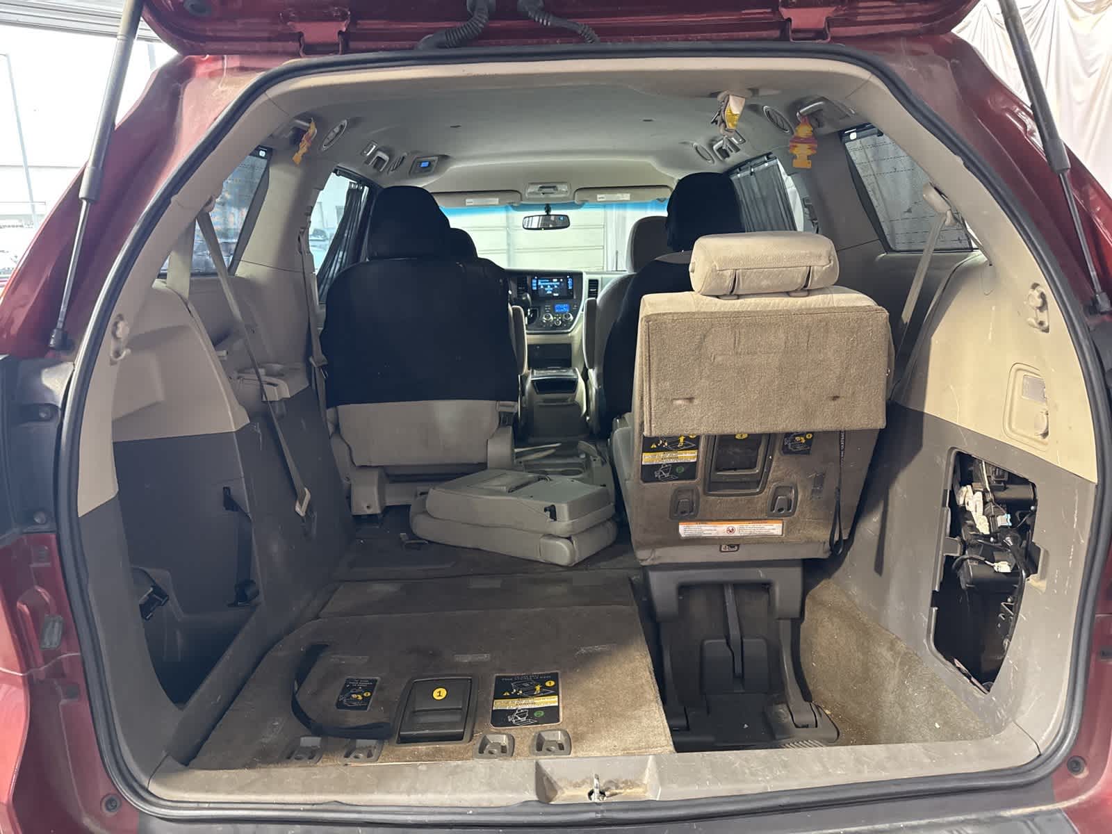 Thumbnail: 2017 Toyota Sienna - 13