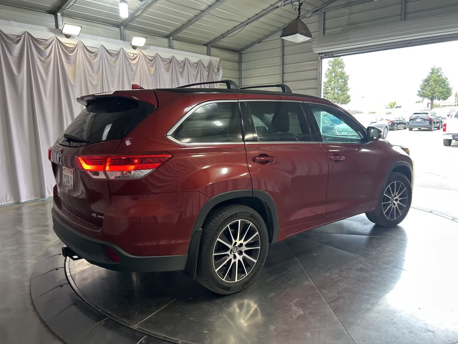 Thumbnail: 2017 Toyota Highlander - 8