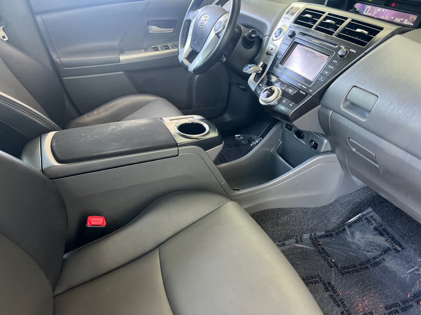 Thumbnail: 2014 Toyota Prius v - 16