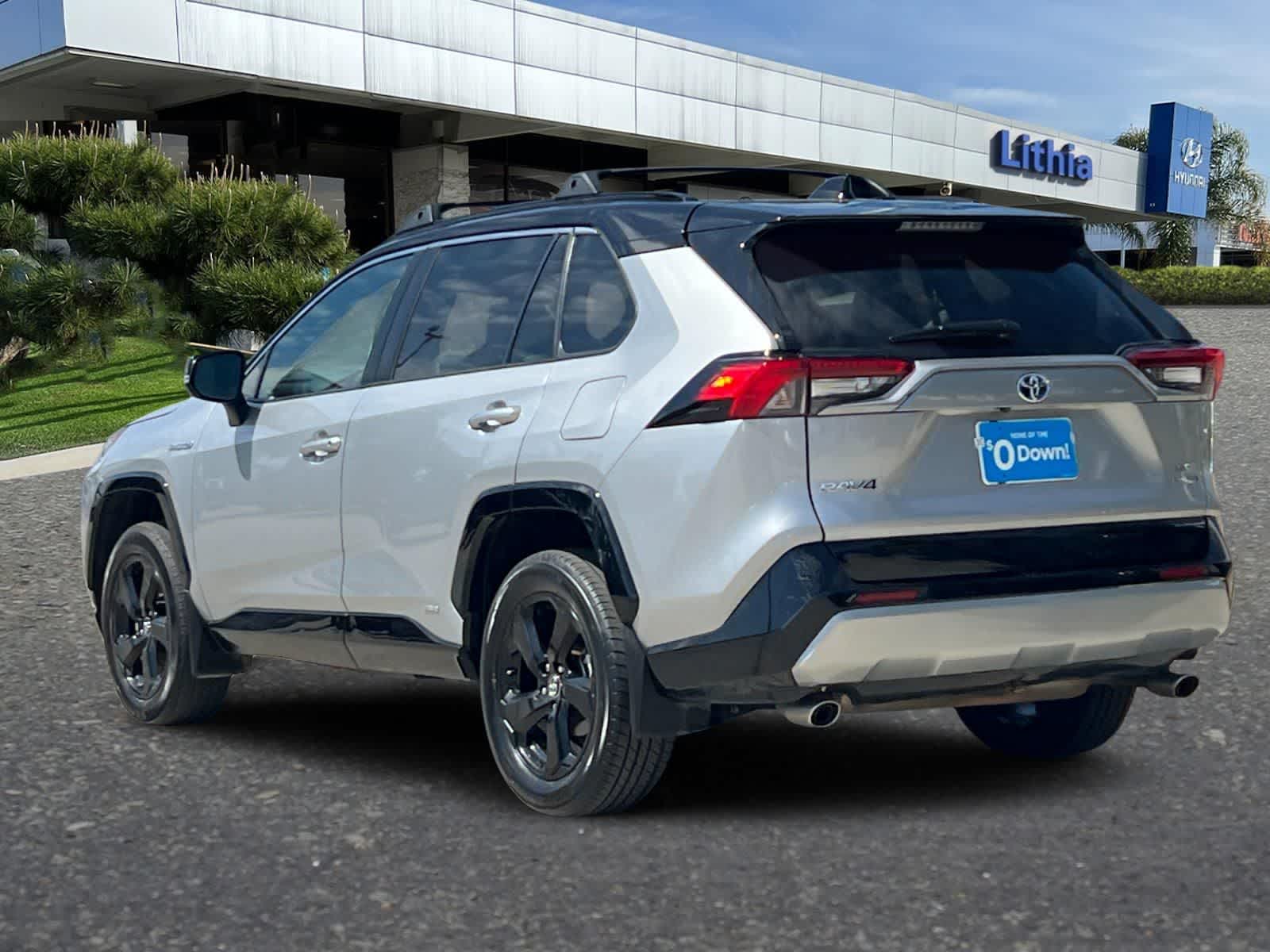 2021 Toyota RAV4 Hybrid XSE photo 6