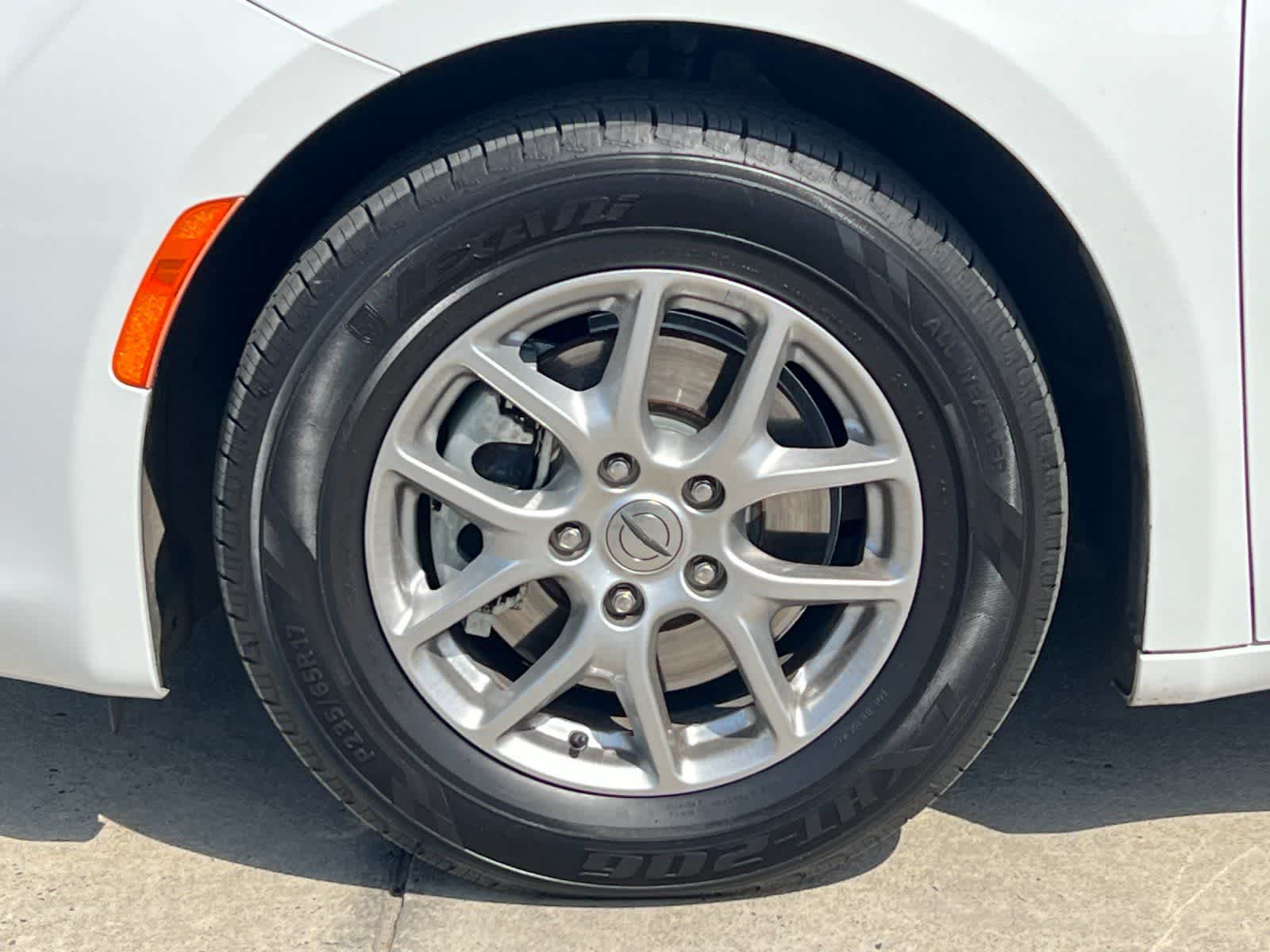 Thumbnail: 2023 Chrysler Voyager - 27