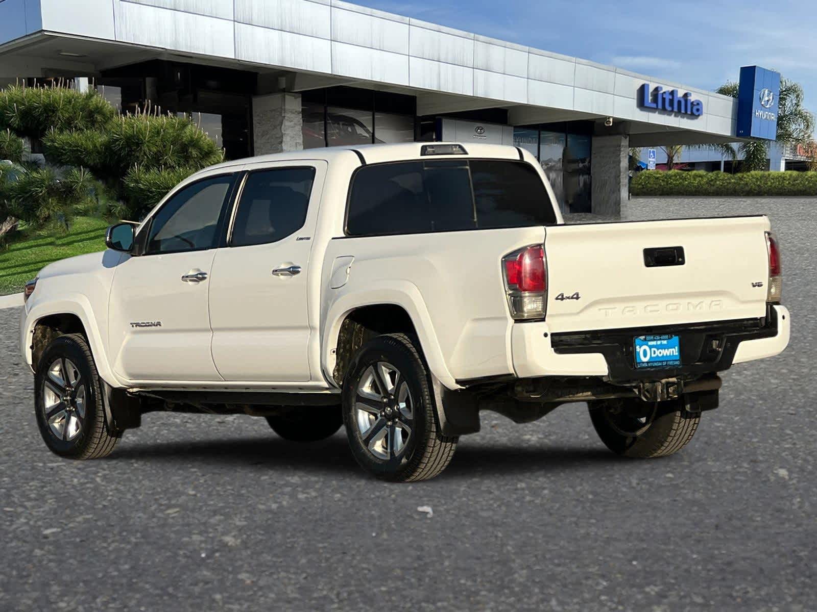 Thumbnail: 2017 Toyota Tacoma - 7