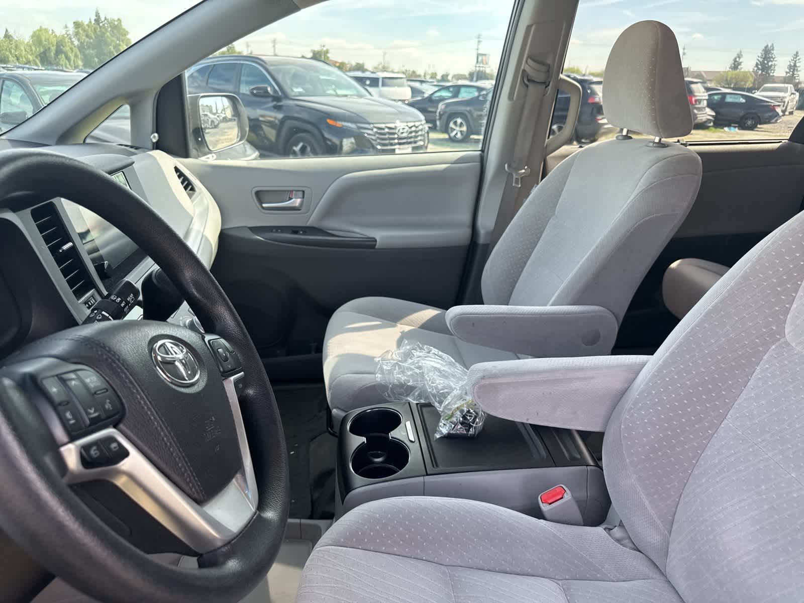 Thumbnail: 2017 Toyota Sienna - 17