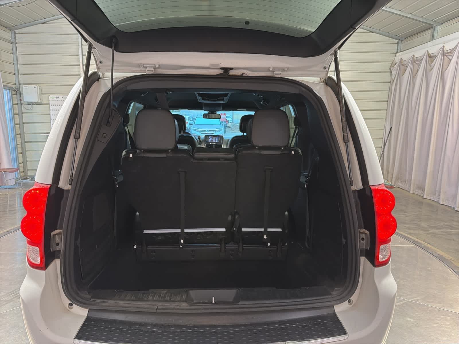 Thumbnail: 2019 Dodge Grand Caravan - 14