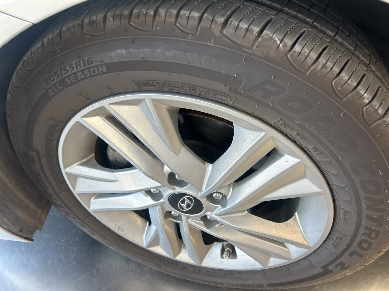 Thumbnail: 2020 Hyundai Elantra - 16