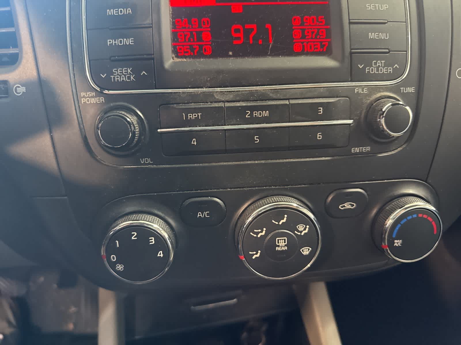 Thumbnail: 2015 Kia Forte - 25