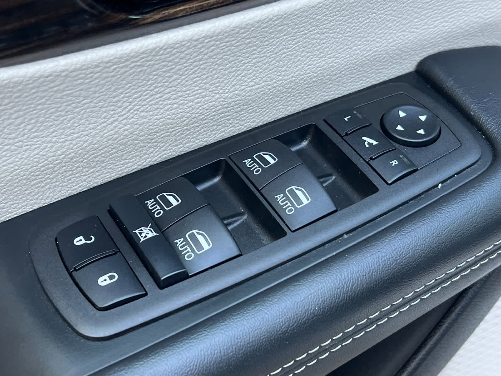 Thumbnail: 2023 Chrysler Pacifica - 14