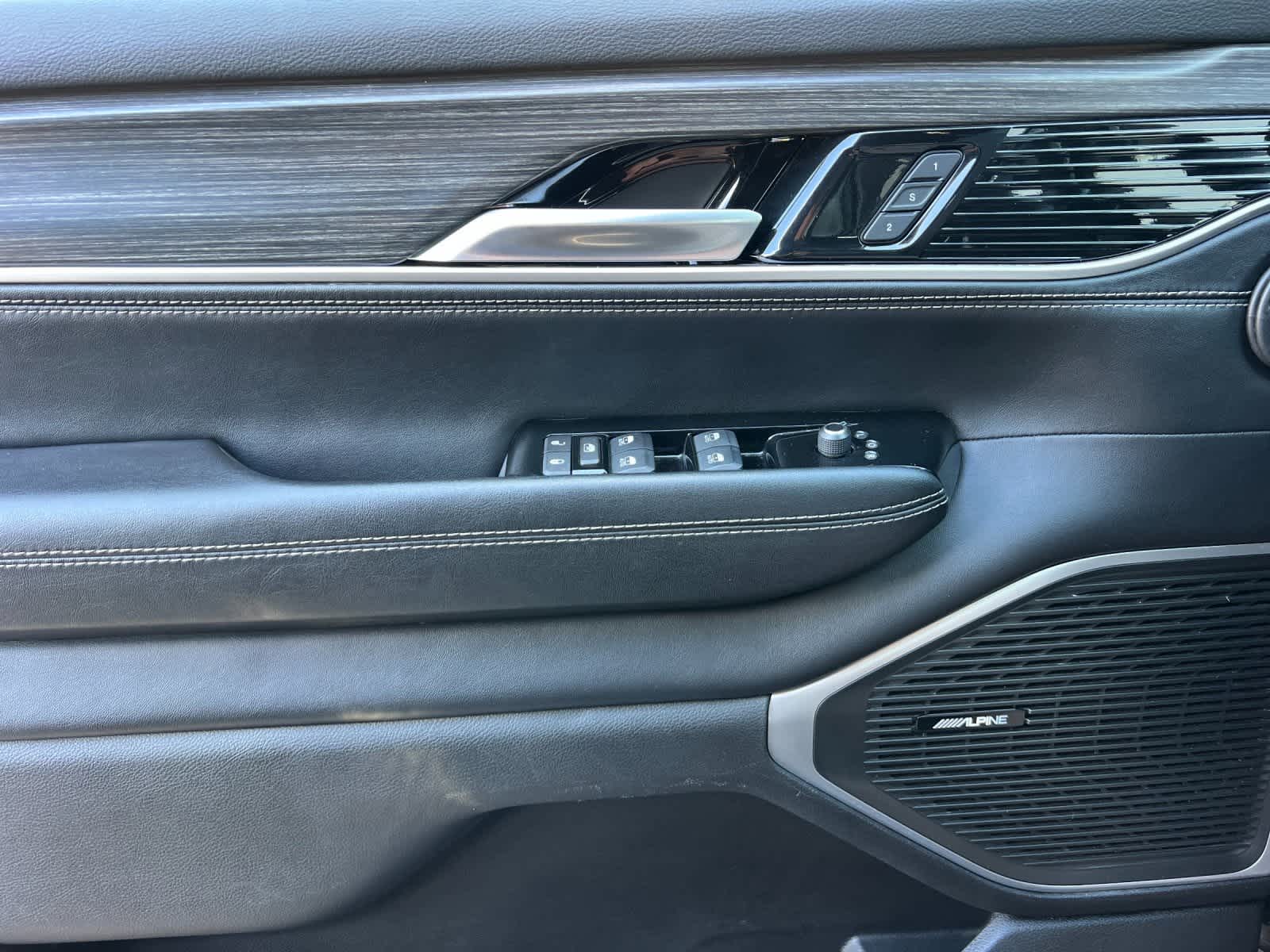 Thumbnail: 2024 Jeep Wagoneer - 12