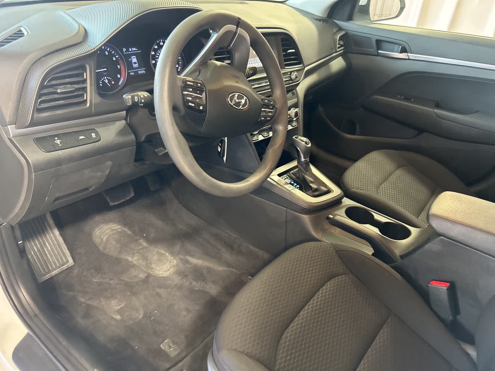 2020 Hyundai Elantra SE 22