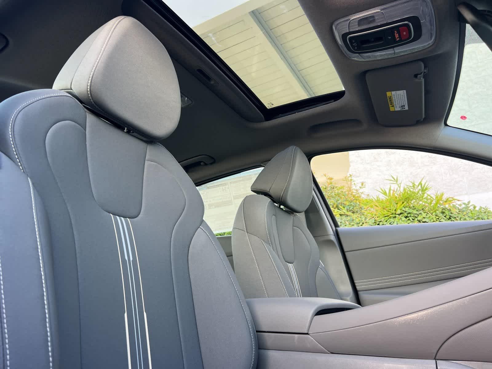 Thumbnail: 2025 Hyundai Elantra - 17