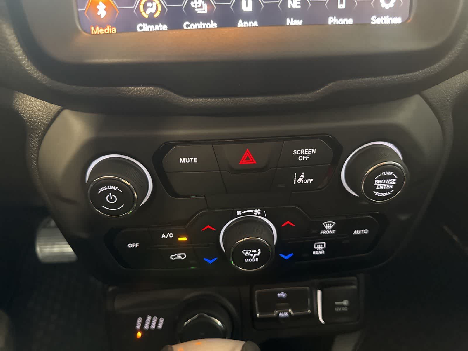 Thumbnail: 2022 Jeep Renegade - 22